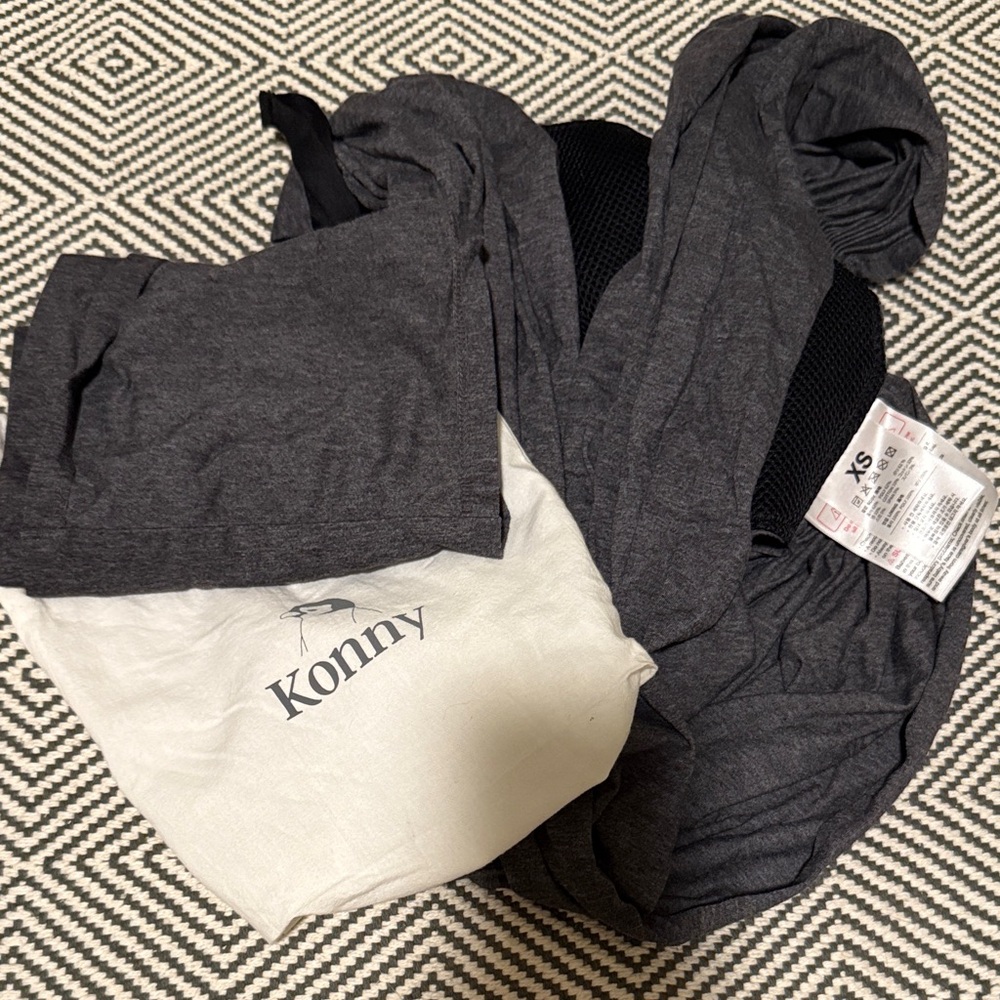 Konny Carrier in Gray